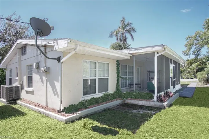 2147  Washington  AVE, Naples, FL 34112