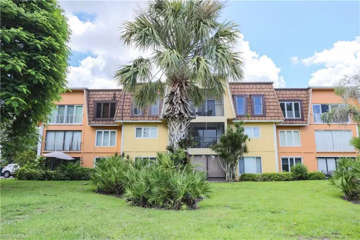 View of apartment building / complex