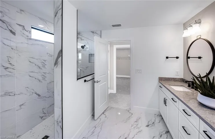 Interior photos are of a staged model home. Illustration purposes only. Options may vary.