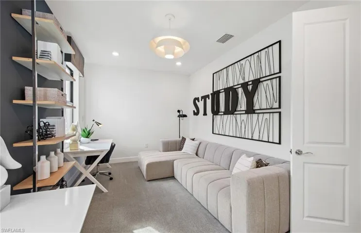 Flex room 2 - Located on 1st floor