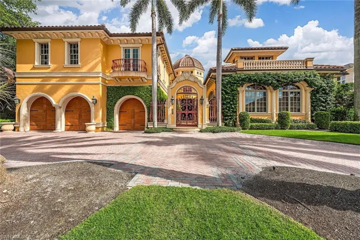 7234  Tory  LN, Naples, FL 34108
