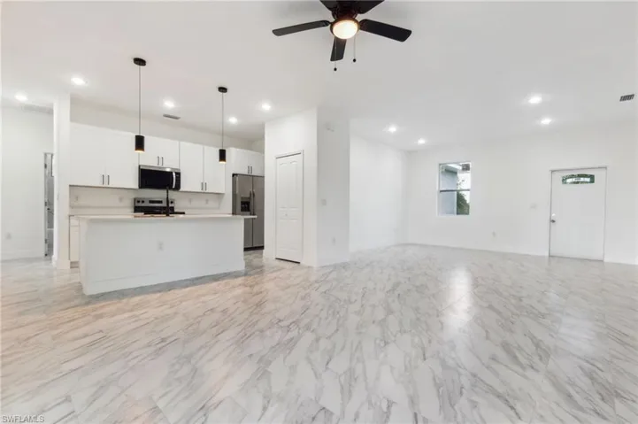8 Cleat Ct, Placida, Florida 33946