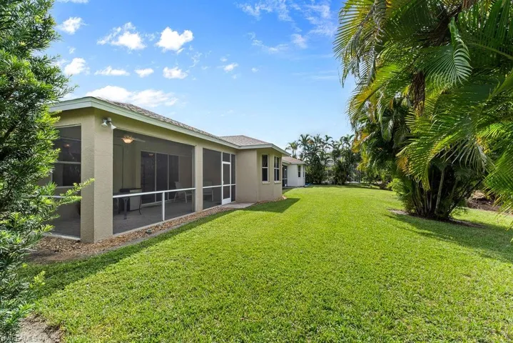 689 Crossfield Cir, Naples, Florida 34104
