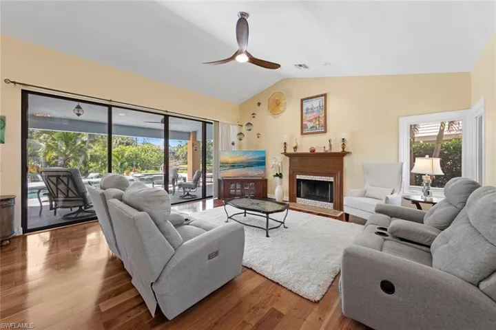 Warm and welcoming greatroom