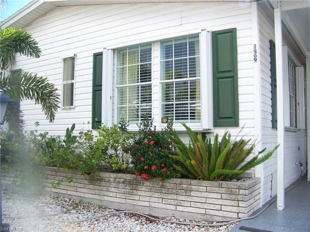 Front area with brick planter