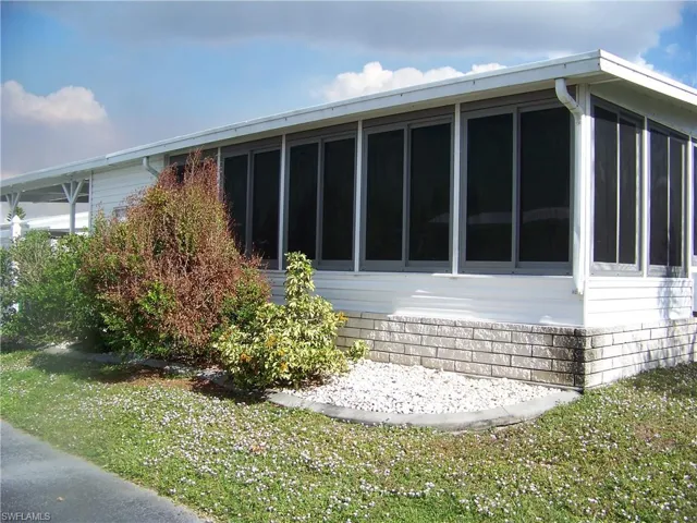All weather lanai with A/C, new vinyl windows & tile floors