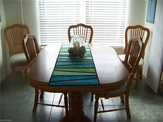 Eat-in kitchen