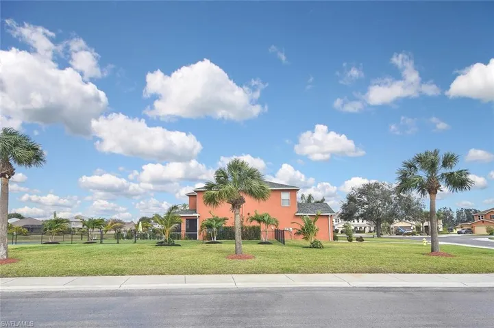 Community mailboxes and guest parking are conveniently right across the street.