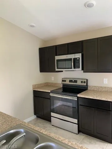 2413 Nw 29th St, Cape Coral, Florida 33993