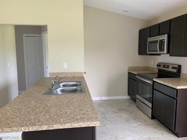 2413 Nw 29th St, Cape Coral, Florida 33993