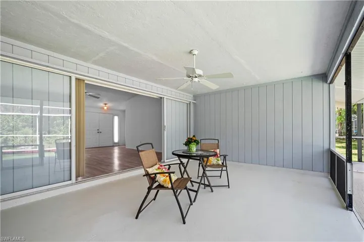 Sunroom / solarium with ceiling fan