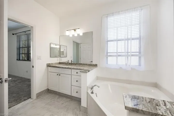 15668  Summit Place  CIR, Naples, FL 34119