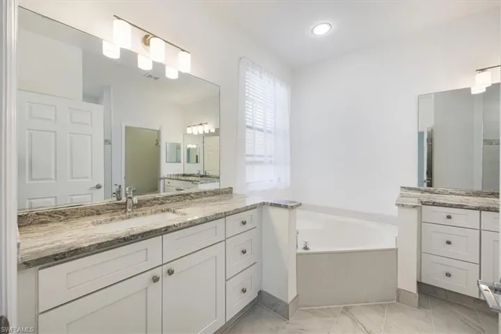 15668  Summit Place  CIR, Naples, FL 34119