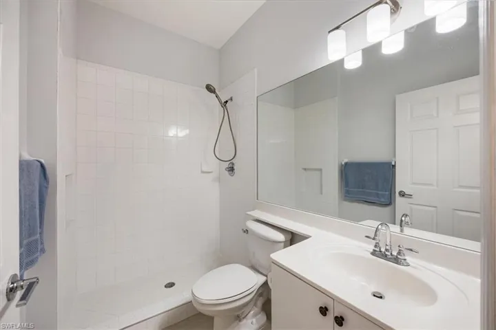 Main floor full bath.