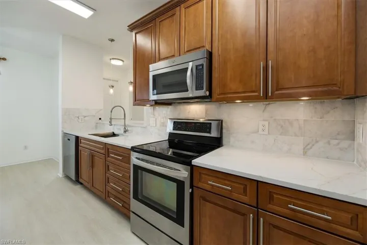 15668  Summit Place  CIR, Naples, FL 34119