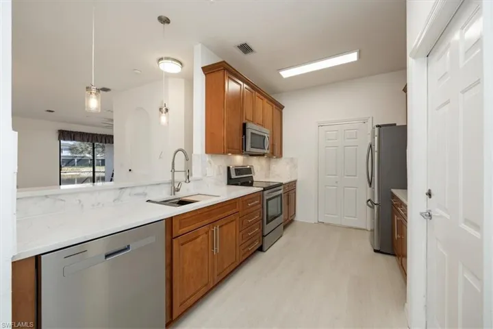 15668  Summit Place  CIR, Naples, FL 34119