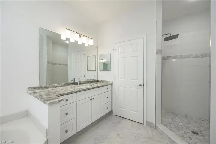 15668  Summit Place  CIR, Naples, FL 34119