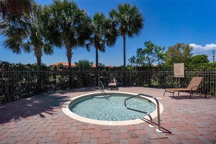 15668  Summit Place  CIR, Naples, FL 34119