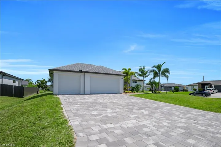 2728 Sw 4th Ln, Cape Coral, Florida 33991