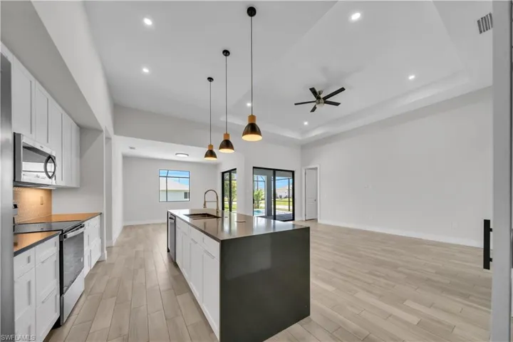 2728 Sw 4th Ln, Cape Coral, Florida 33991
