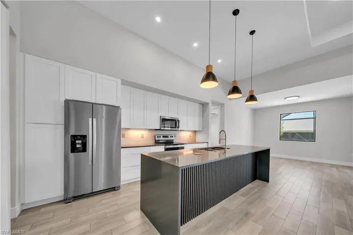 2728 Sw 4th Ln, Cape Coral, Florida 33991