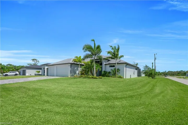 2728 Sw 4th Ln, Cape Coral, Florida 33991