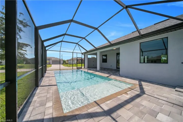 2728 Sw 4th Ln, Cape Coral, Florida 33991