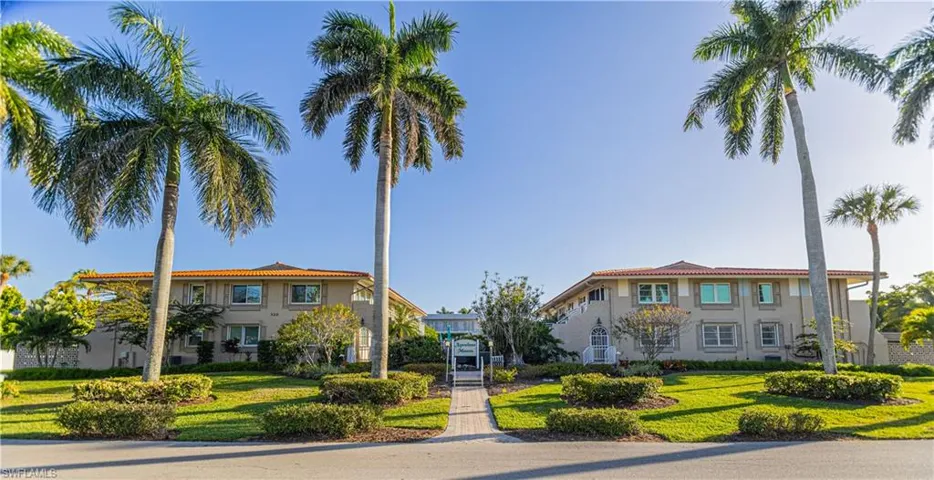 View of front of property featuring a front yard and stucco siding