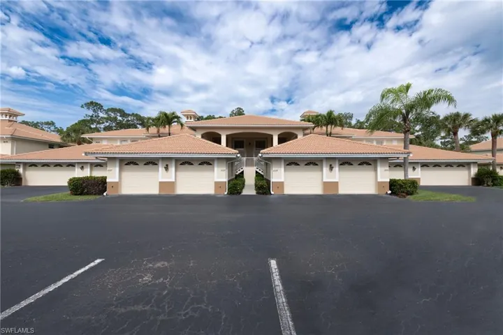 8165  Celeste  DR, Naples, FL 34113