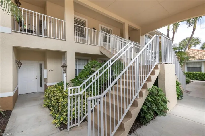 8165  Celeste  DR, Naples, FL 34113