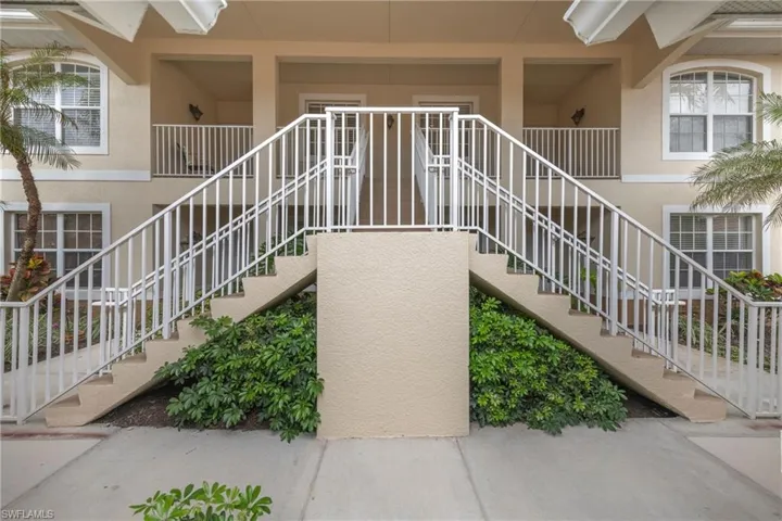 8165  Celeste  DR, Naples, FL 34113