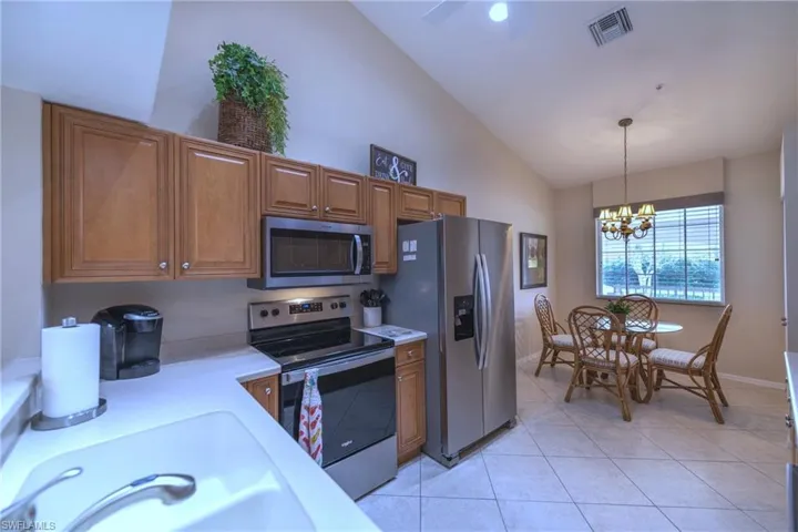 8165  Celeste  DR, Naples, FL 34113