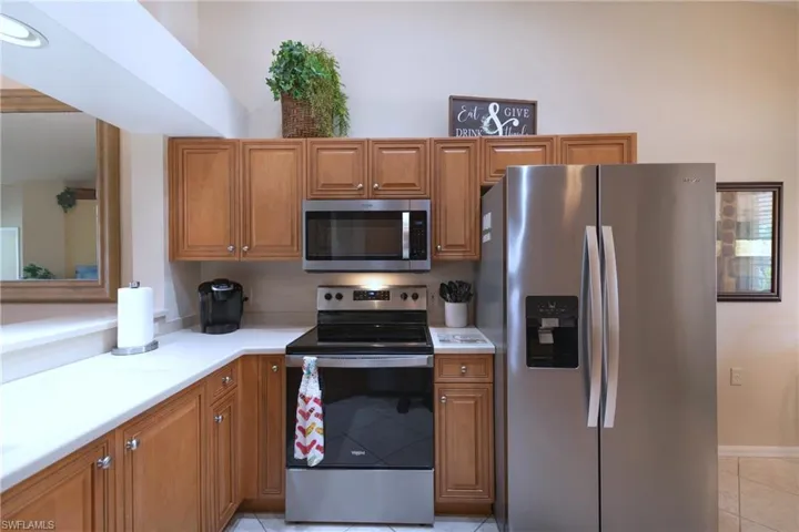 8165  Celeste  DR, Naples, FL 34113