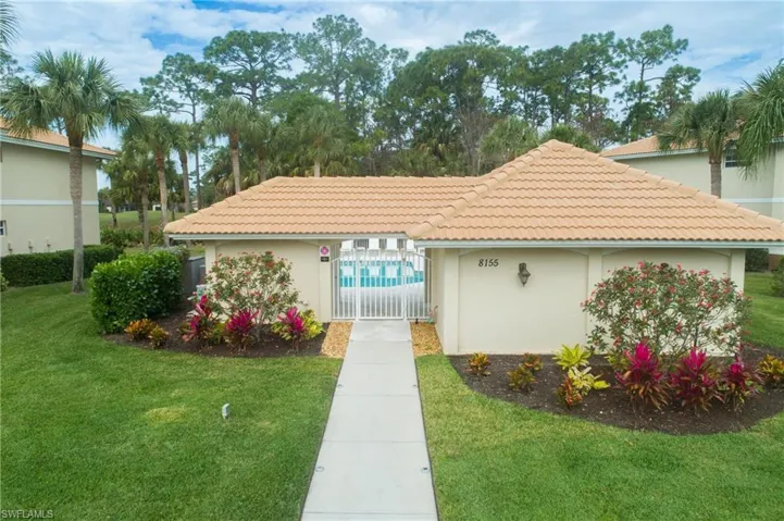 8165  Celeste  DR, Naples, FL 34113