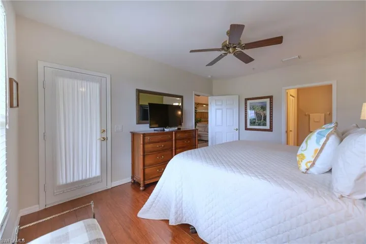 8165  Celeste  DR, Naples, FL 34113