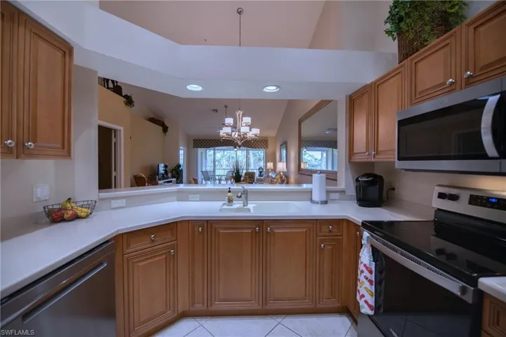 8165  Celeste  DR, Naples, FL 34113