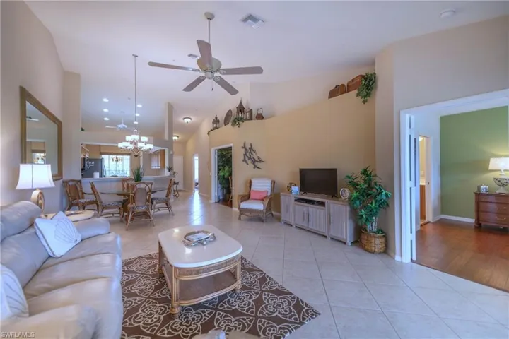 8165  Celeste  DR, Naples, FL 34113