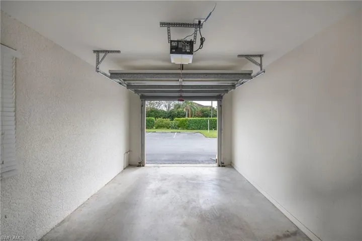 8165  Celeste  DR, Naples, FL 34113