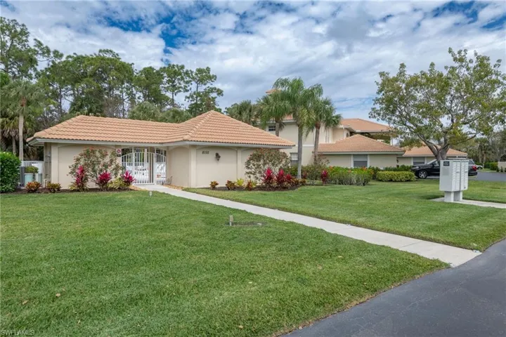 8165  Celeste  DR, Naples, FL 34113