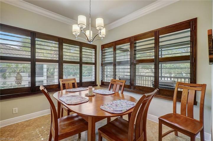 Beautiful and bright kitchen eating area
