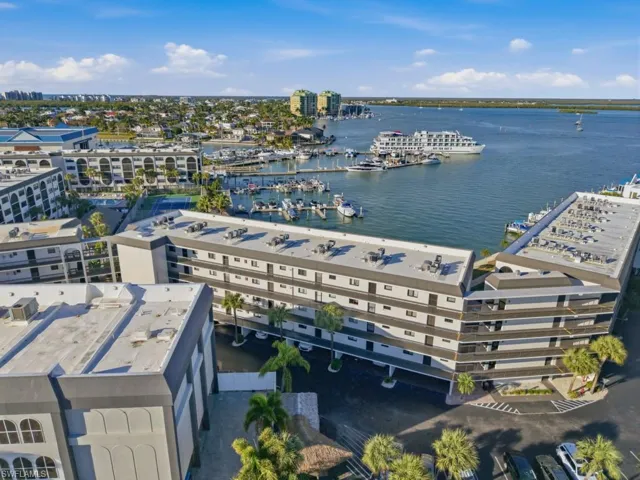 1023  Anglers  CV, Marco Island, FL 34145