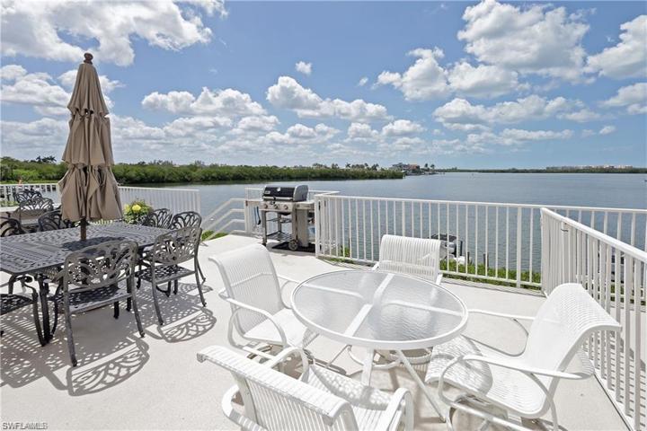 Attached to pool area is the bayside community outdoor and indoor gathering/BBQ areas.