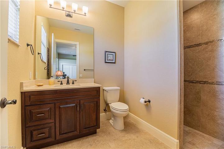 Guest bathroom 1 w/ walk-in shower