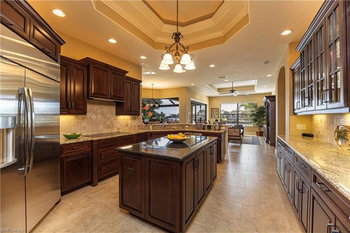 Fully equipped, open plan kitchen, everything included