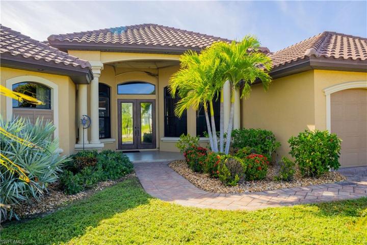 3009 SF gulf access pool + spa home on half acre lot, turn-key