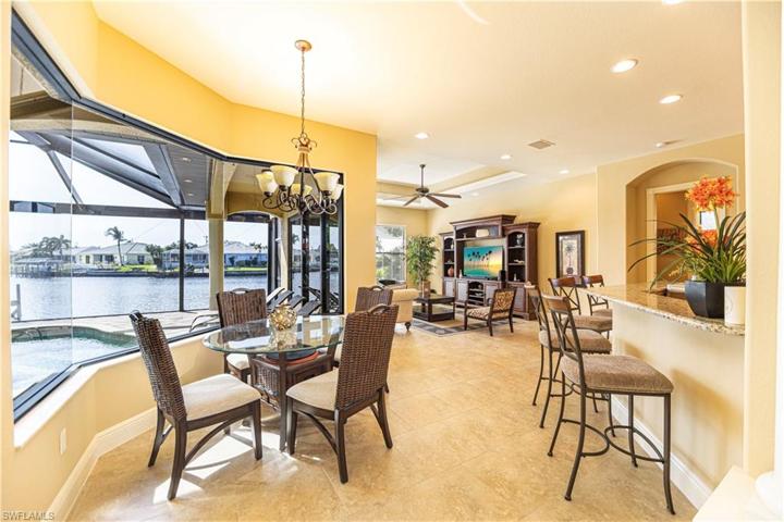 Separate breakfast nook overlooking the water