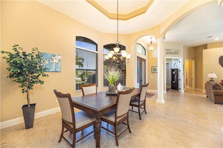 Separate formal dining area