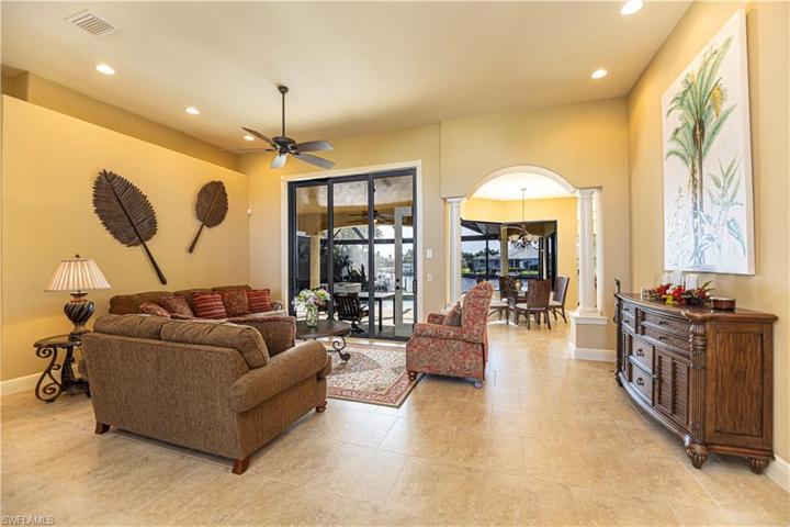2nd living area overlooking the water