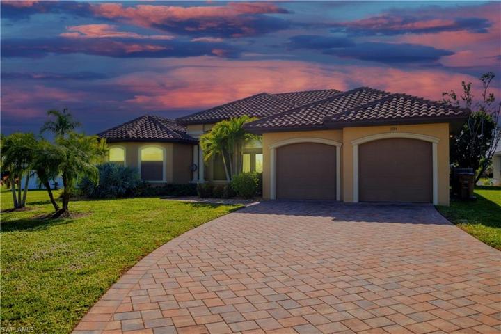 3009 SF gulf access pool + spa home on half acre lot, turn-key