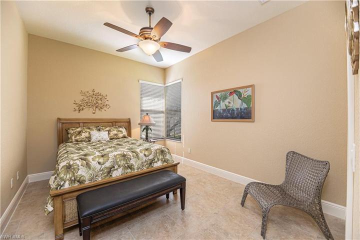 Guest bedroom 2 w/ its own full bathroom